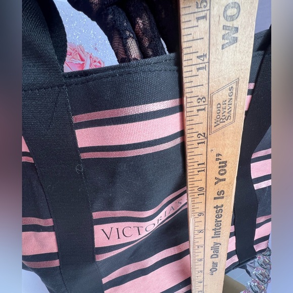 Victoria’s Secret NWT Carry On Beach Tote Shoulder Bag Rose Gold/Black Striped - Picture 9 of 10
